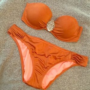 BEAUTIFUL strapless Victoria’s Secret Bikini 👙